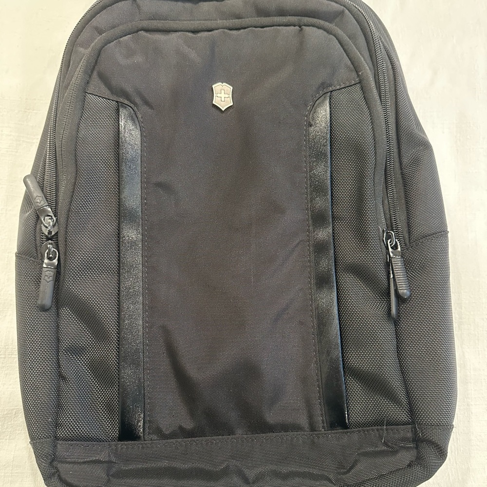 Victorinox Altmont professional compact laptop backback